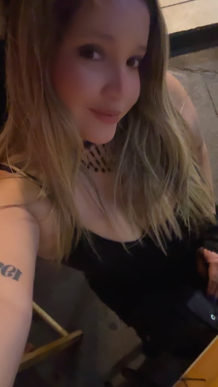 terapeuta Kris terapeuta corporal Dedicada ao bem estar físico Kris terapeuta corporal Dedicada ao bem estar físico