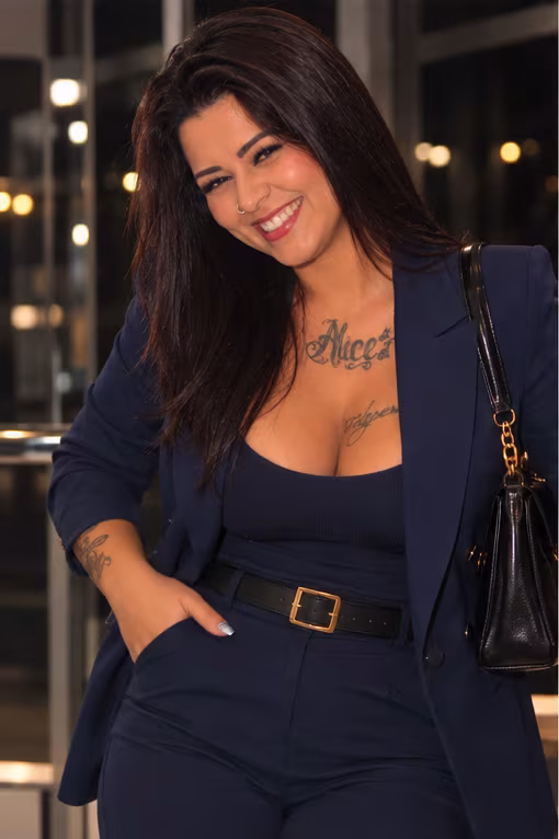 JULIANA BOHM | MORENA | 32 ANOS | MASSOTERAPEUTA