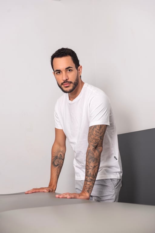 Rhavi Massagem Relaxante à Massagem Nuru.