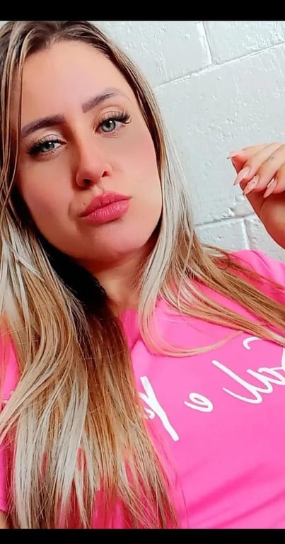 Jully Becker – Massagem Nuru e Tântrica em Porto Alegre Massagem