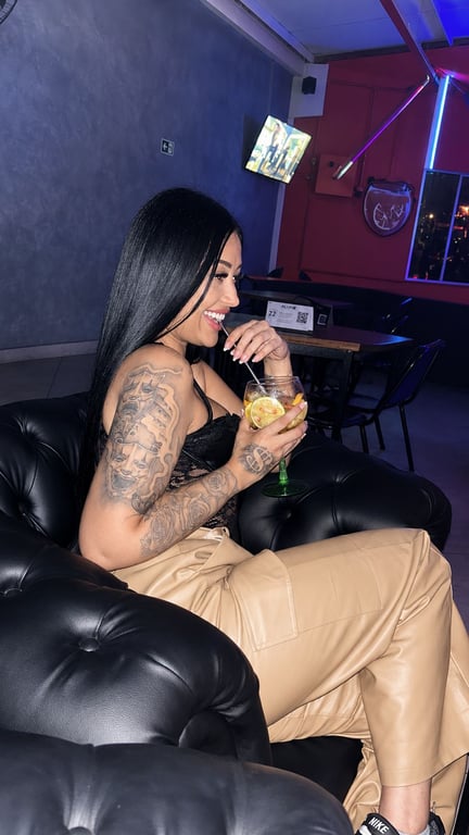 Mia Carvalho | Especialista em Massagem tantra e sensual.