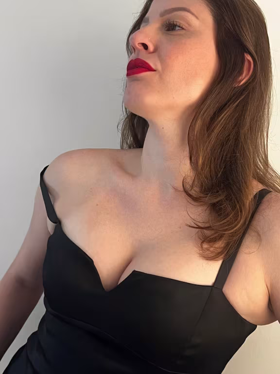 Kaya tantra com proximidade e conexão profunda leia e entenda Massagista em