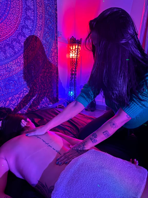 Dafini Pacheco terapias tântrica e Nuru Massagem nuru em