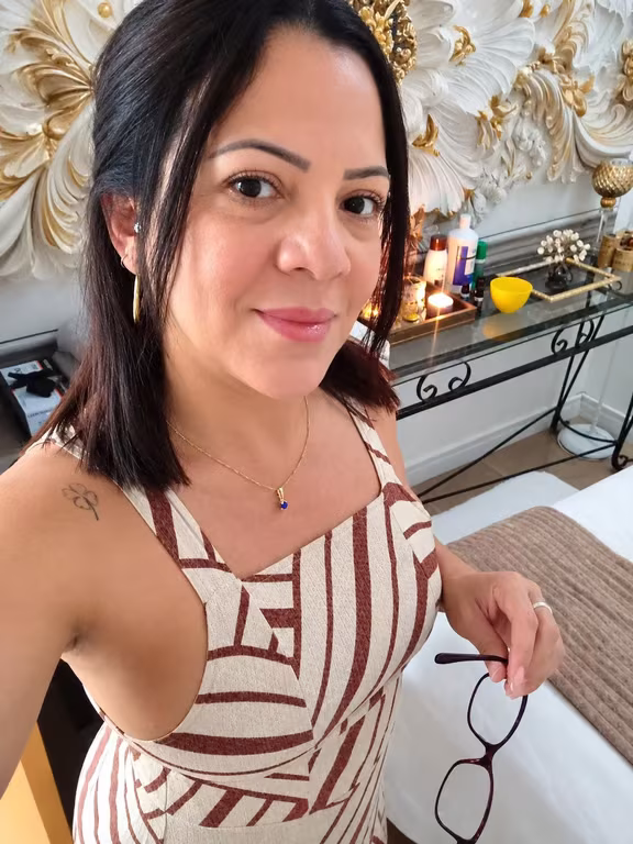 Adri | Massagista Certificada e Especialista em Relaxamento Massagista em