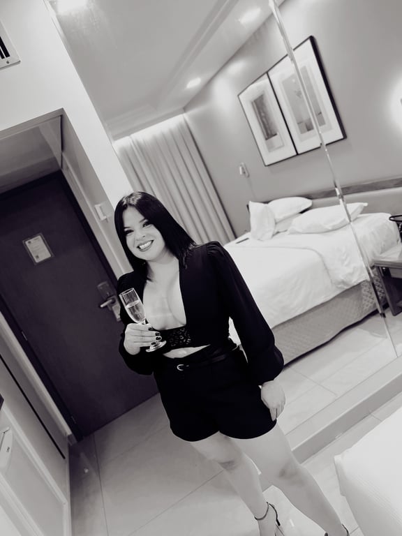 Laurinha (Nuru em um atendimento que vai te enlouquecer )