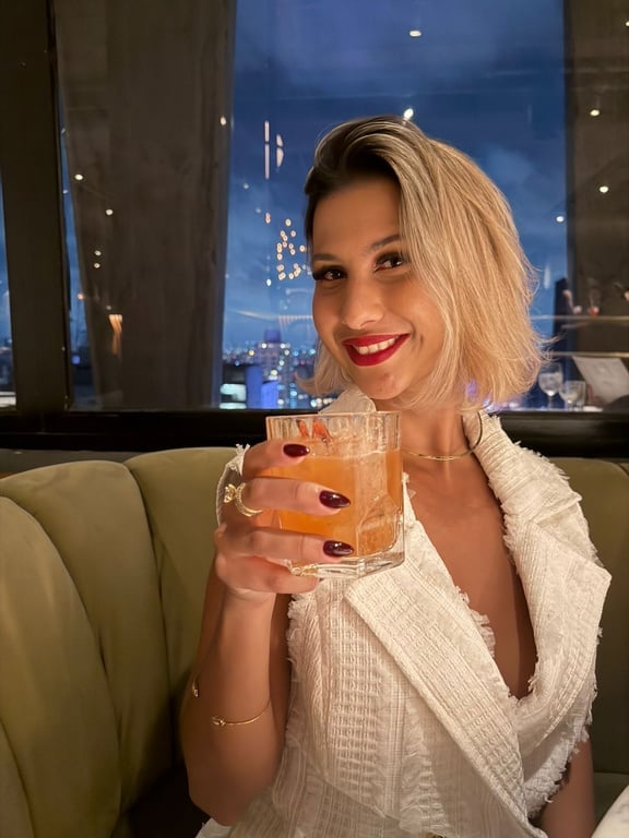 Mel loira Massoterapeuta Massagem nuru em
