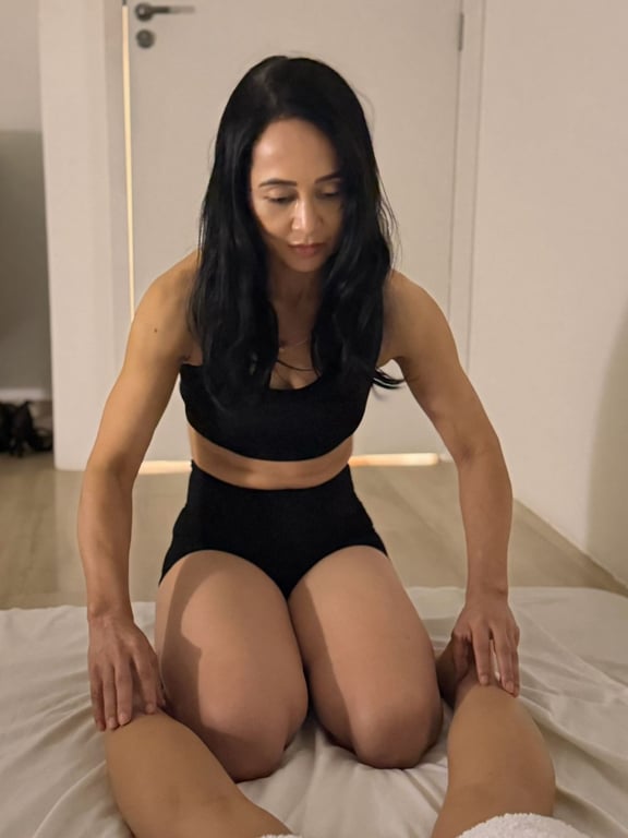 Olá , Ayumi, especialista em massagens relaxante e sensual. Massagista em