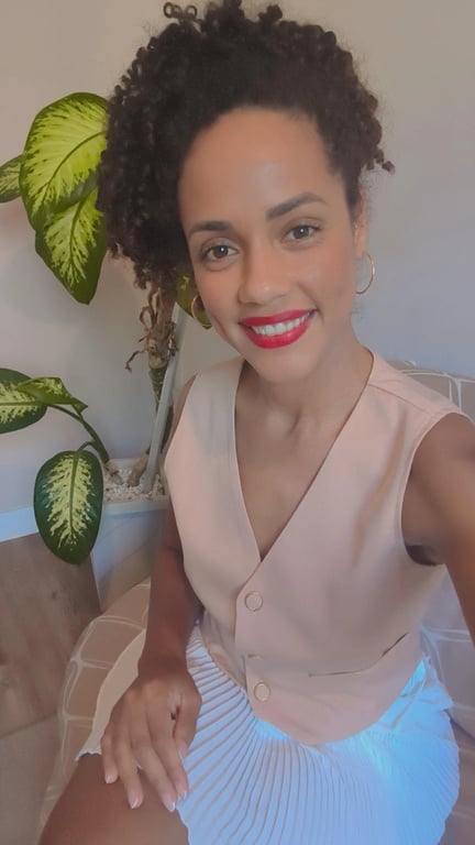 Angela | Terapeuta Tântrica Facilitadora em Terapias Corporais Massagista em Angela | Terapeuta Tântrica Facilitadora em Terapias Corporais Massagista em