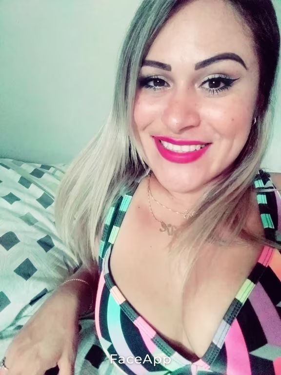 Carolina Pacheco | Mix de massagens relaxante e sensual Massagem em
