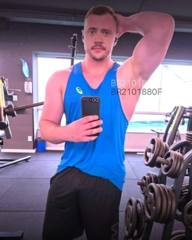 Ricardo - Massagem Sensorial e Toque Profundo para Mulheres