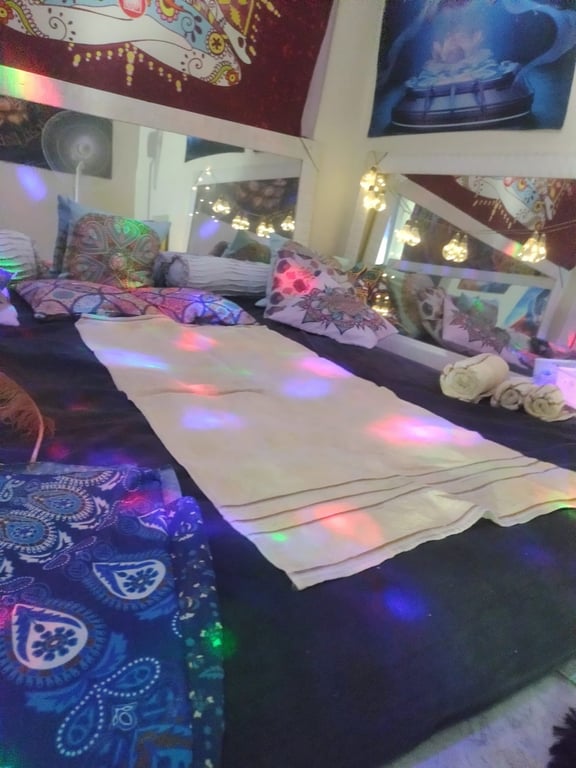 Val Araújo Nuru e Massagem Tântrica só para Homem. Massagem em
