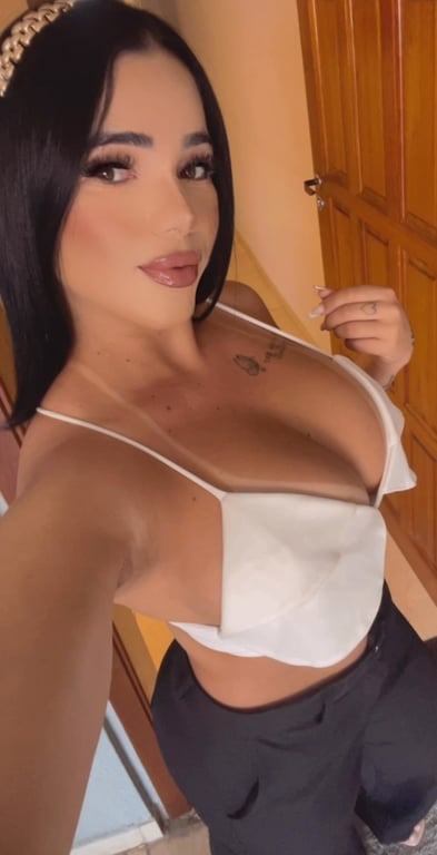Poliana Oliveira Massoterapeuta Nuru . Massagem