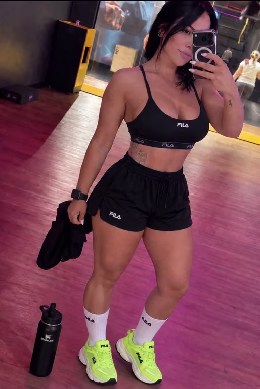 .Karla massoterapeuta,especializada em Nuru e tântrica Massagem em