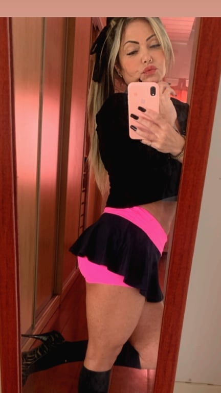 Gisely MASSAGEM SENSUAL,NURU,TÂNTRICA E RELAXAMENTO COM PRAZER Massagem
