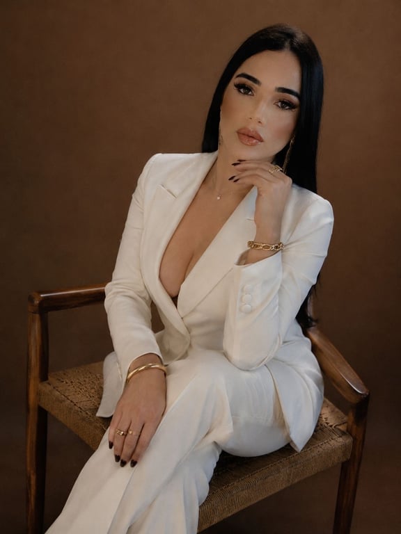 Poliana Oliveira Massoterapeuta Nuru . Massagem