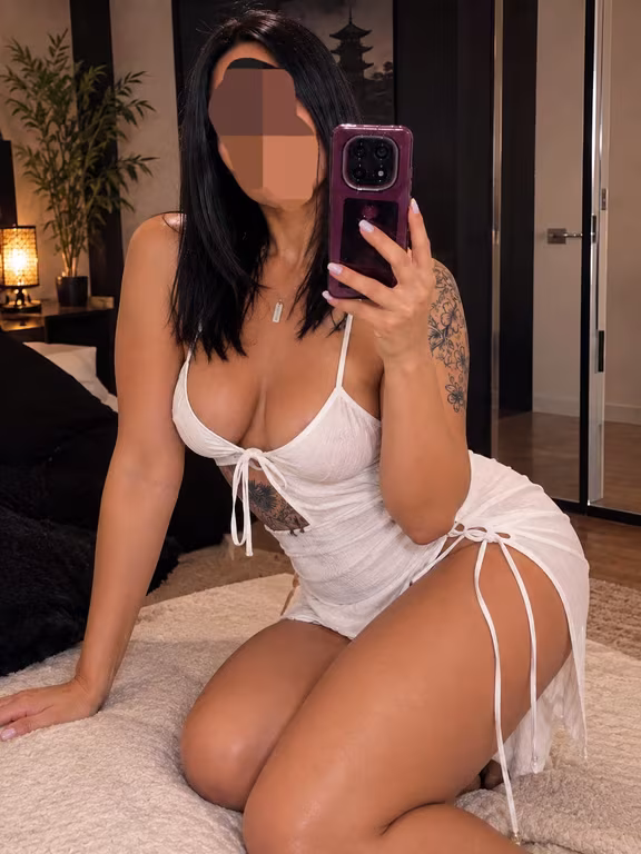 Kiara Nakai, massagem nuru e tantrica Massagem nuru