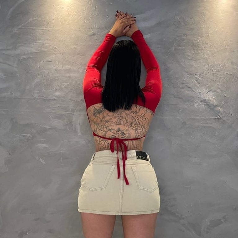 Luna massagista erótica 