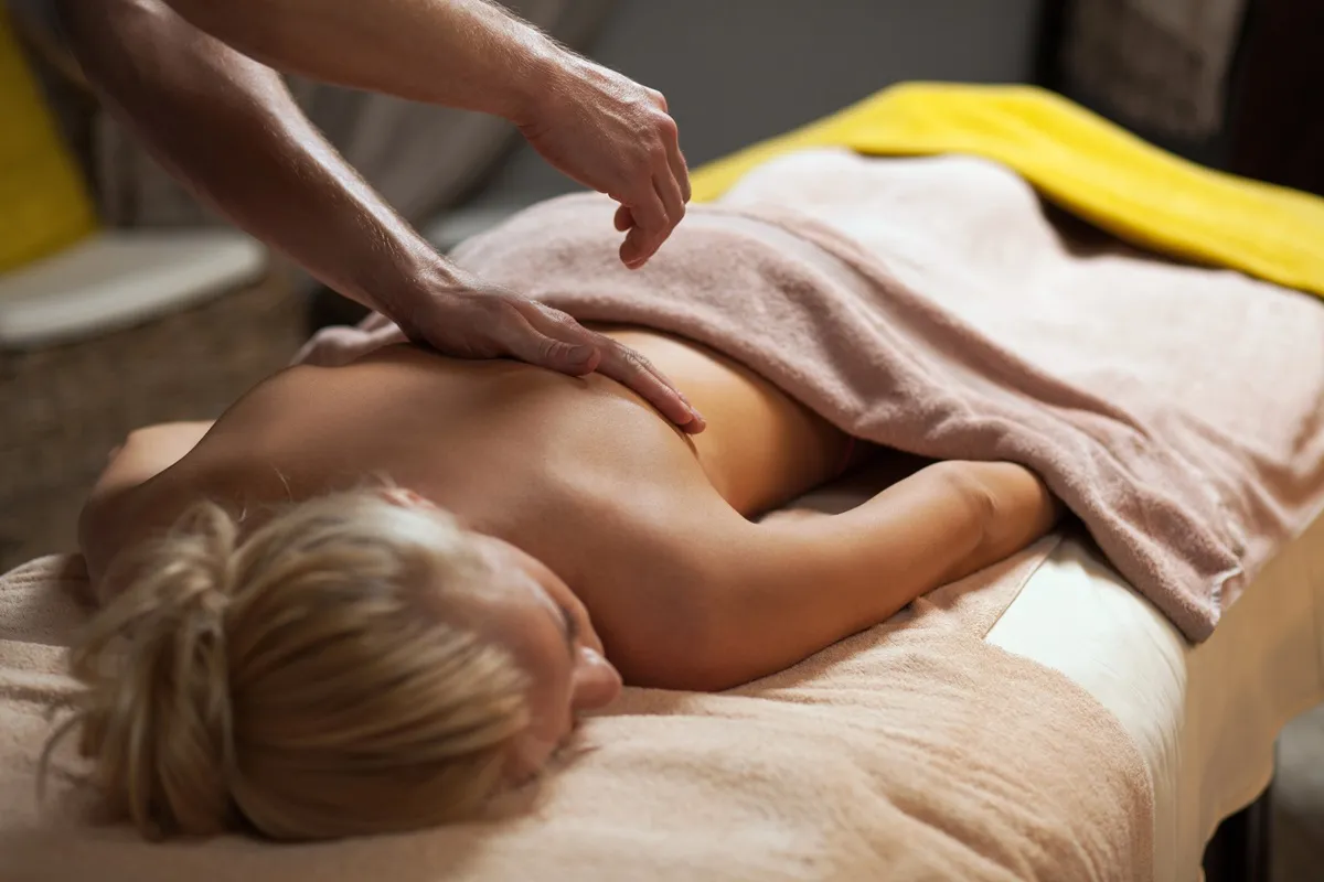 Massagem orgástica: entenda o que é essa massagem terapêutica e como ela funciona