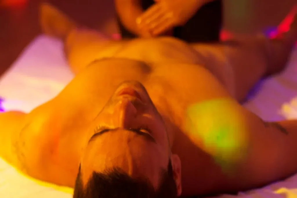 Ambiente preparado para uma sessão de massagem e relaxamento