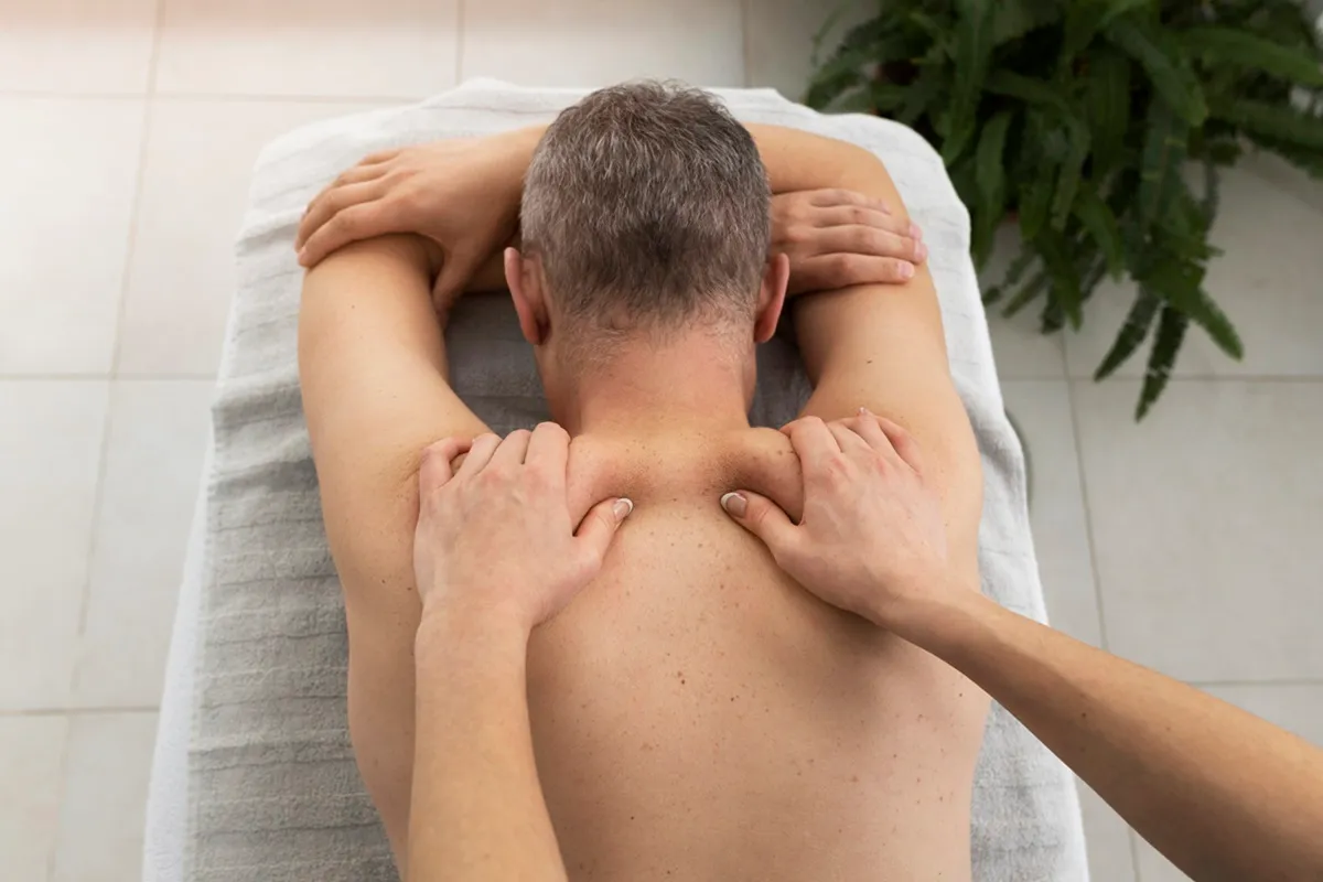 Massagem gostosa com velas quentes: um toque diferenciado