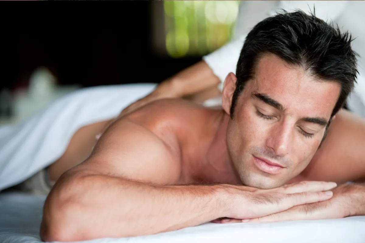 Como combinar massagem e sexo oral para aumentar a excitação?