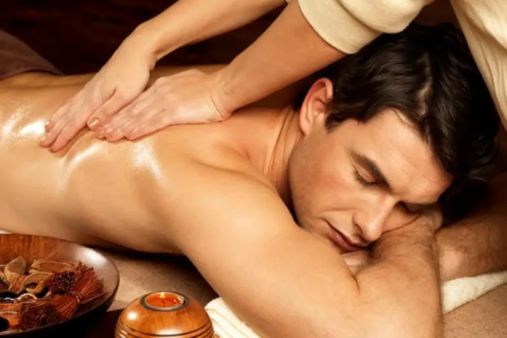 Massagem orgástica realizada por terapeuta tântrica, promovendo relaxamento profundo, desbloqueio energético e autoconhecimento.