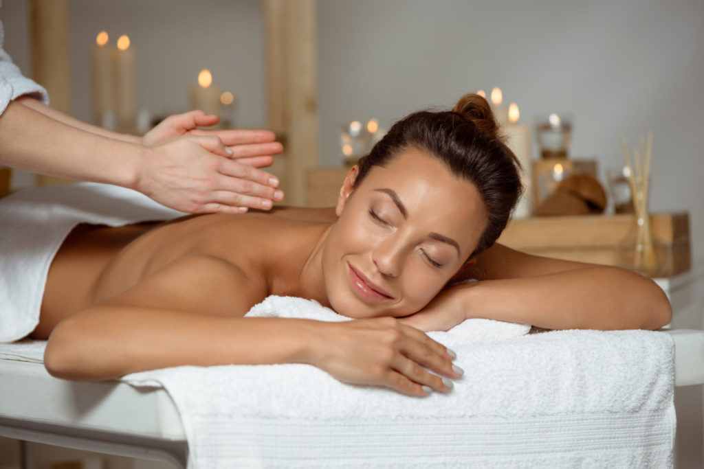 Mulher recebendo massagem