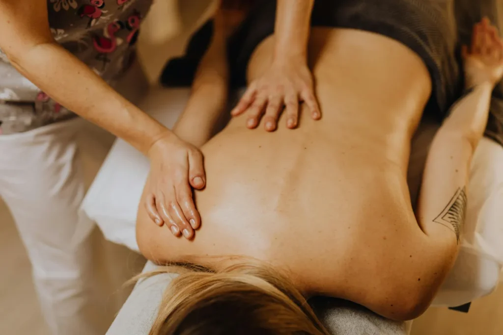 Como é massagem nuru na prática? O guia completo da experiência