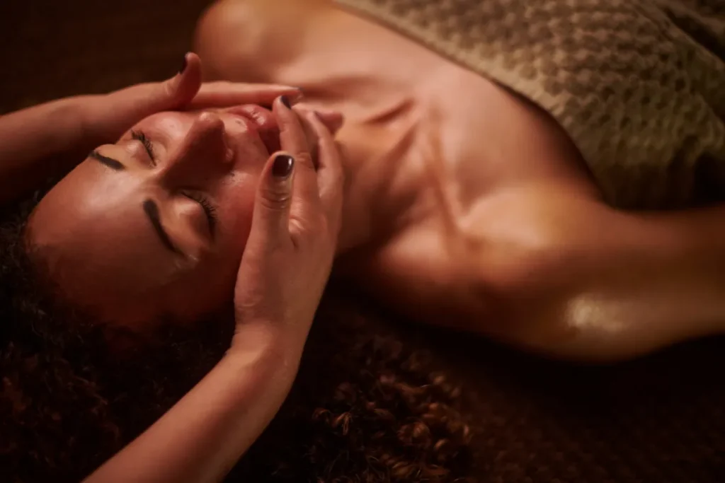 Massagem nuru ou tântrica: qual a diferença e qual escolher em 2026?